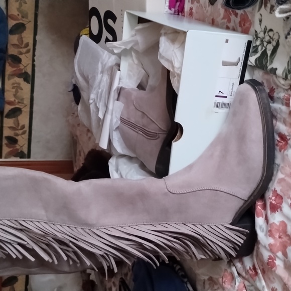 From Kohl's Brand New in box. Size 7 suede feel Boots. Never been out of box - Picture 2 of 2